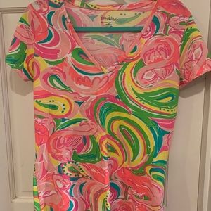 Lilly Pulitzer V-Neck Shirt. Medium. EUC